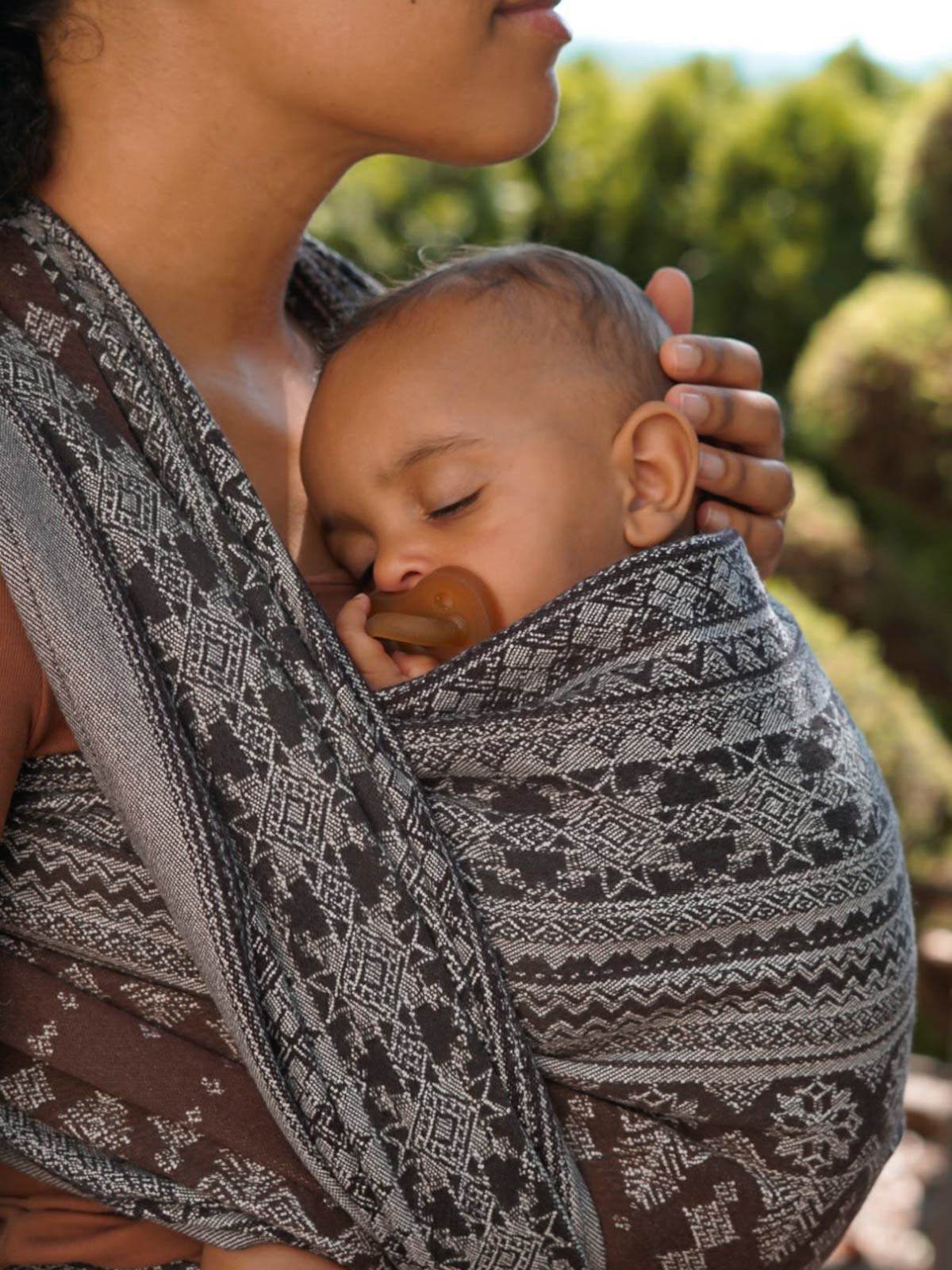 Newborn Babywearing - Oscha Slings