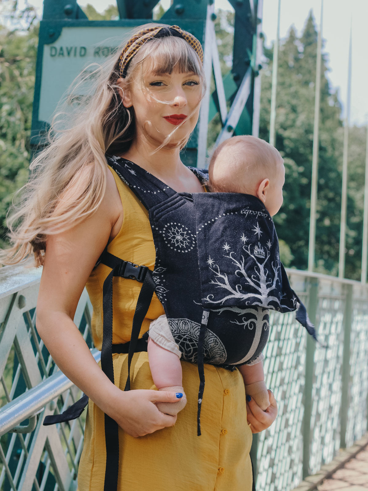 tree of gondor baby carrier in black