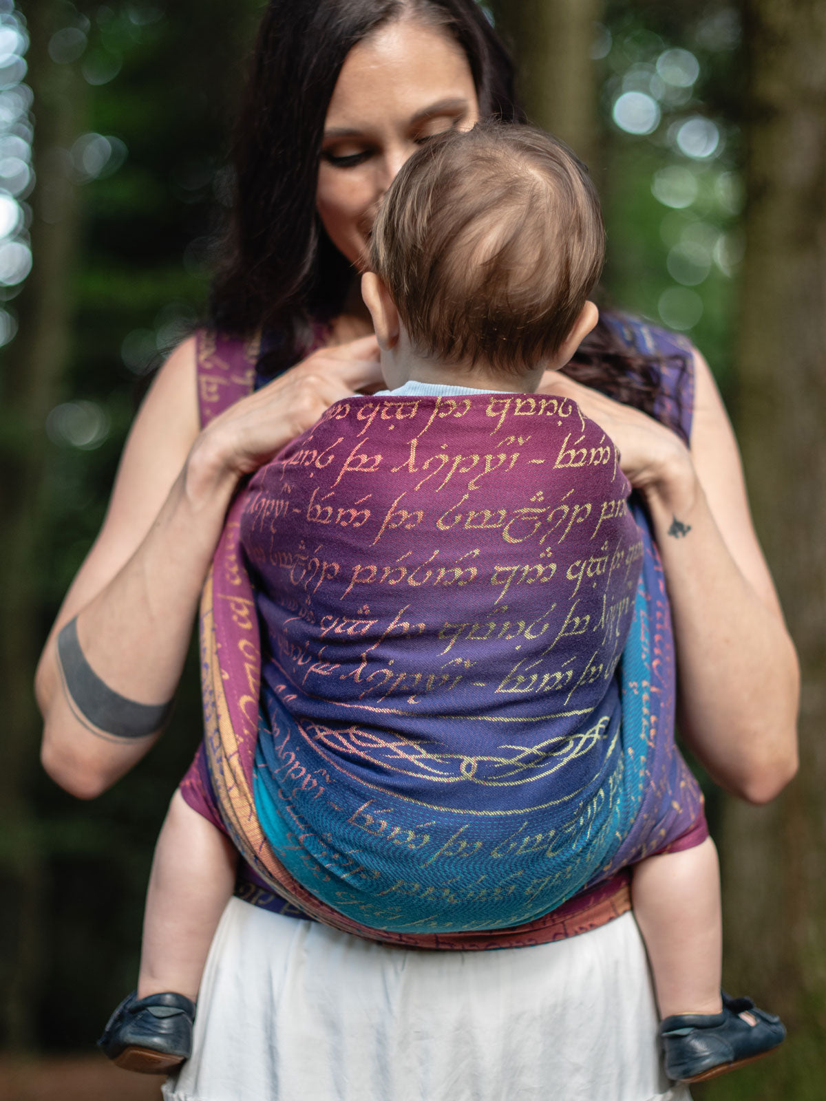 Legend of Frodo Dreme baby wrap in a front carry