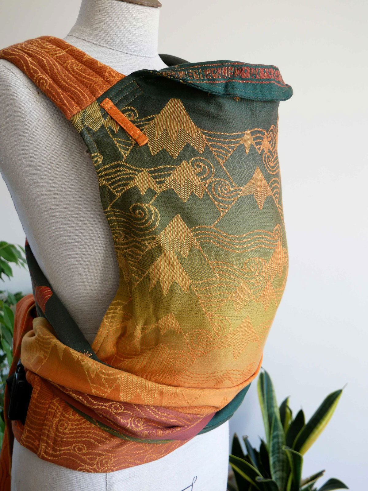 Misty Mountains Amber baby Cairis carrier
