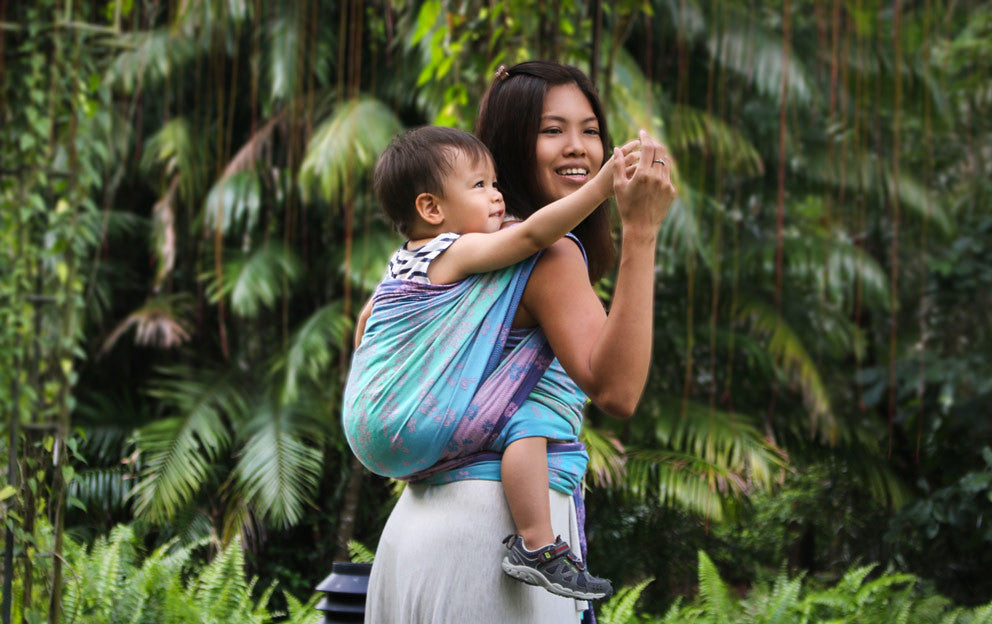 Travelling with Kids: Which sling to use in the heat?