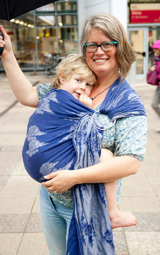 Why Good Writing about Babywearing Matters