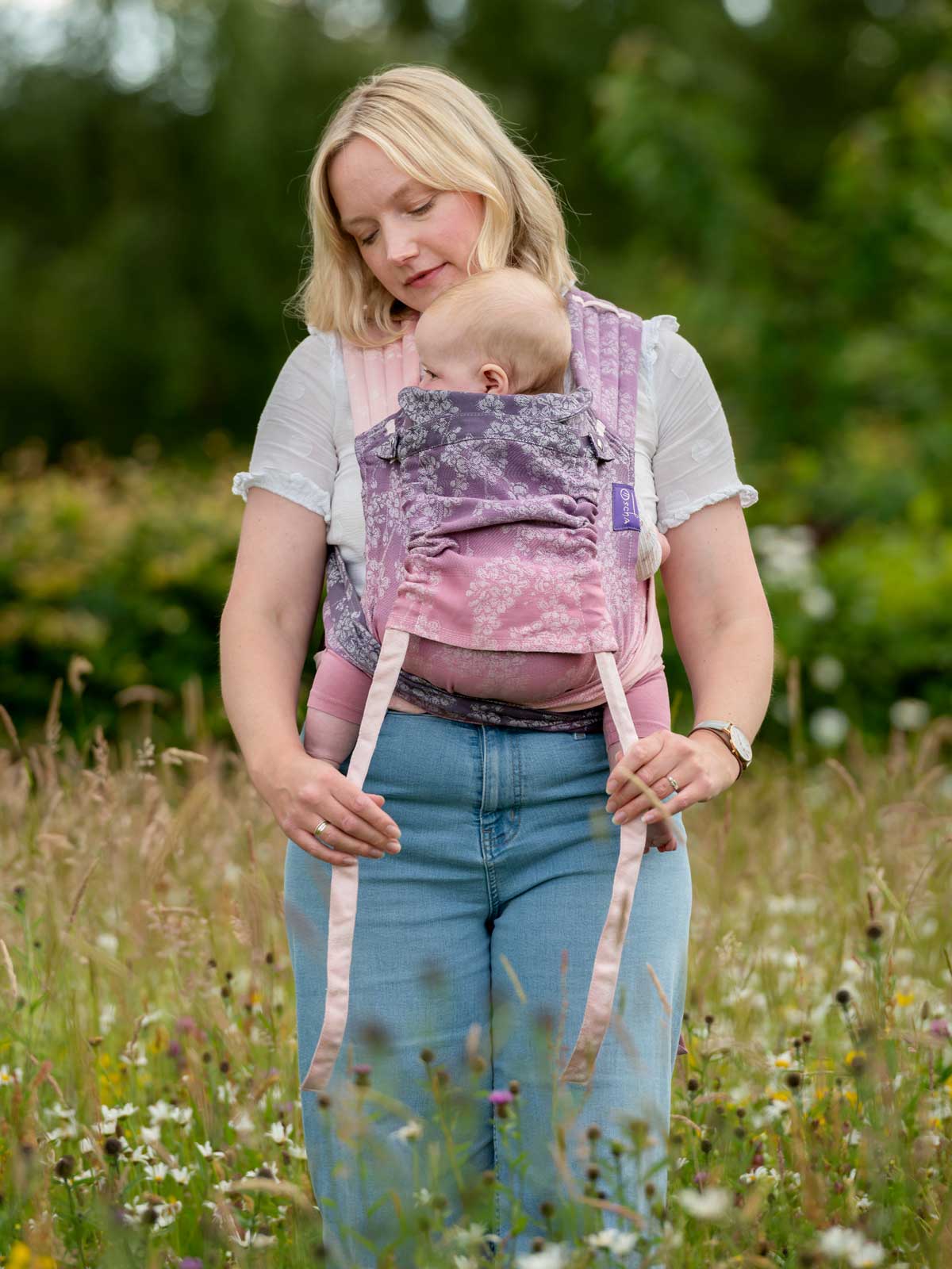 Cairis baby carrier with hood. 