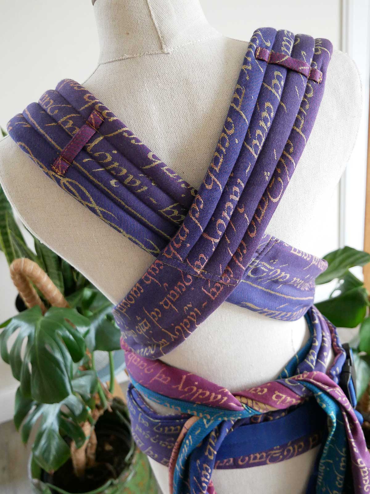 Legend of Frodo Dreme Cairis Baby Carrier