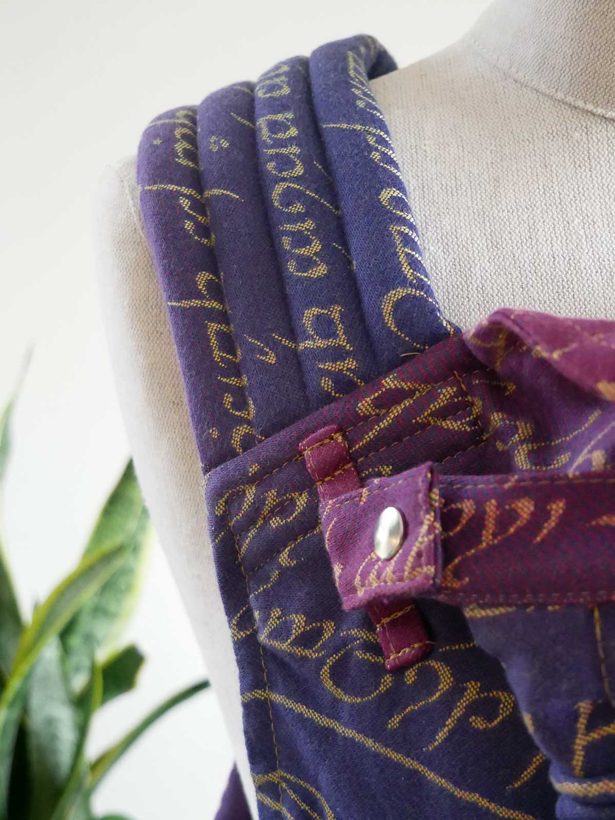 Legend of Frodo Dreme Cairis Baby Carrier