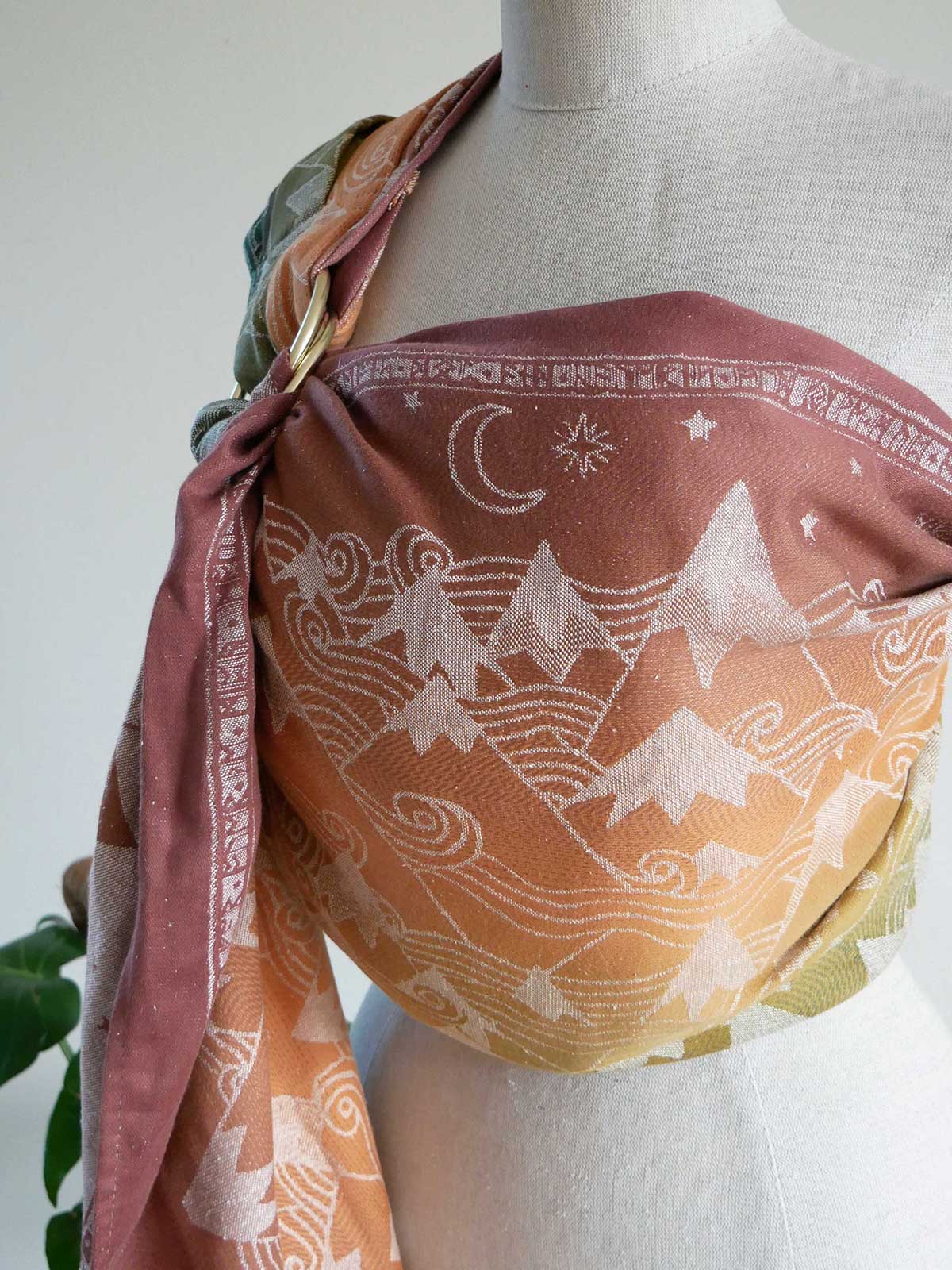 Mannequin wearing Misty Mountains Summit Ember Ring Sling