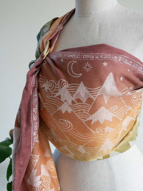 Mannequin wearing Misty Mountains Summit Ember Ring Sling