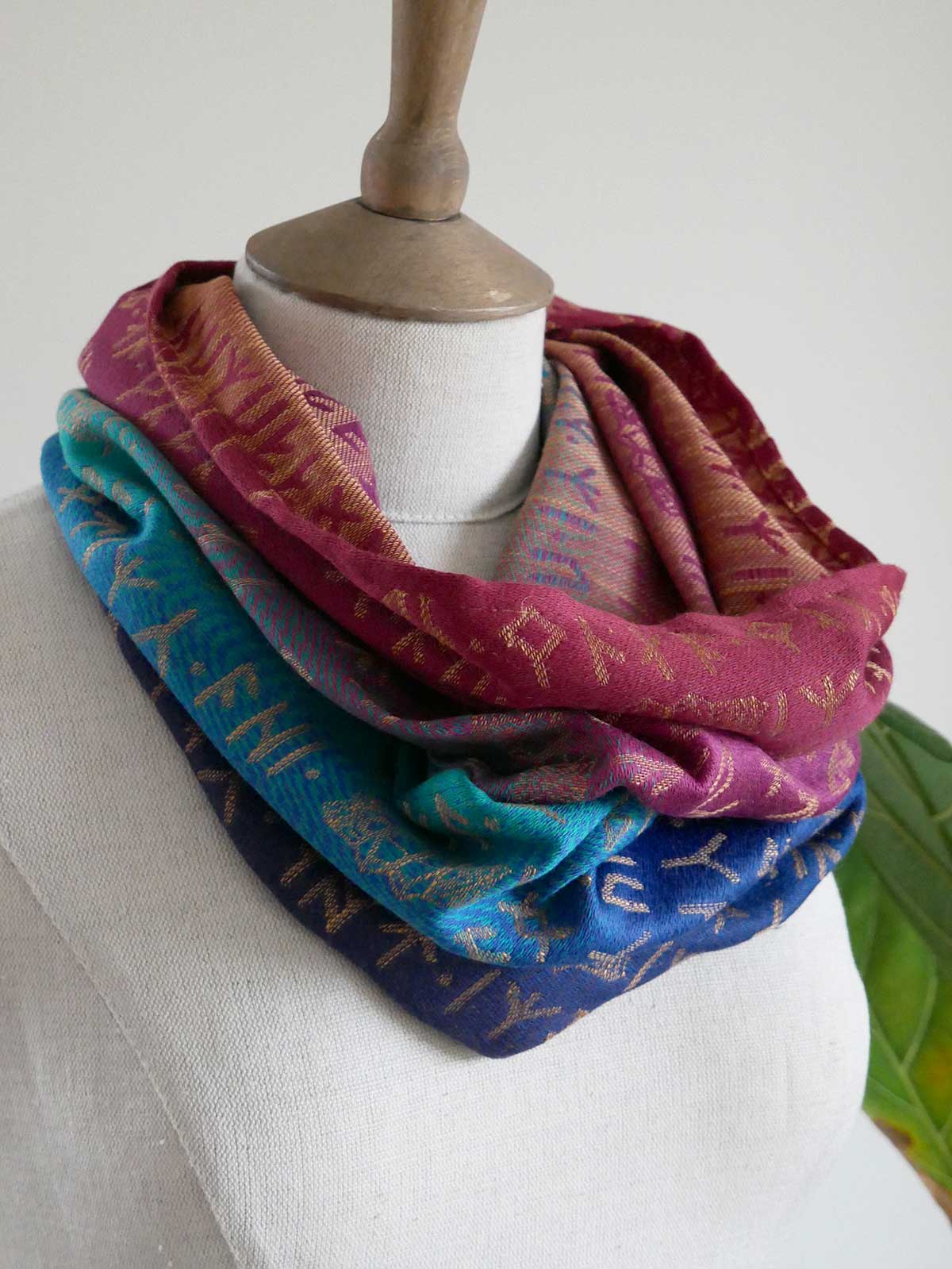 Moria Deep Delve Cowl