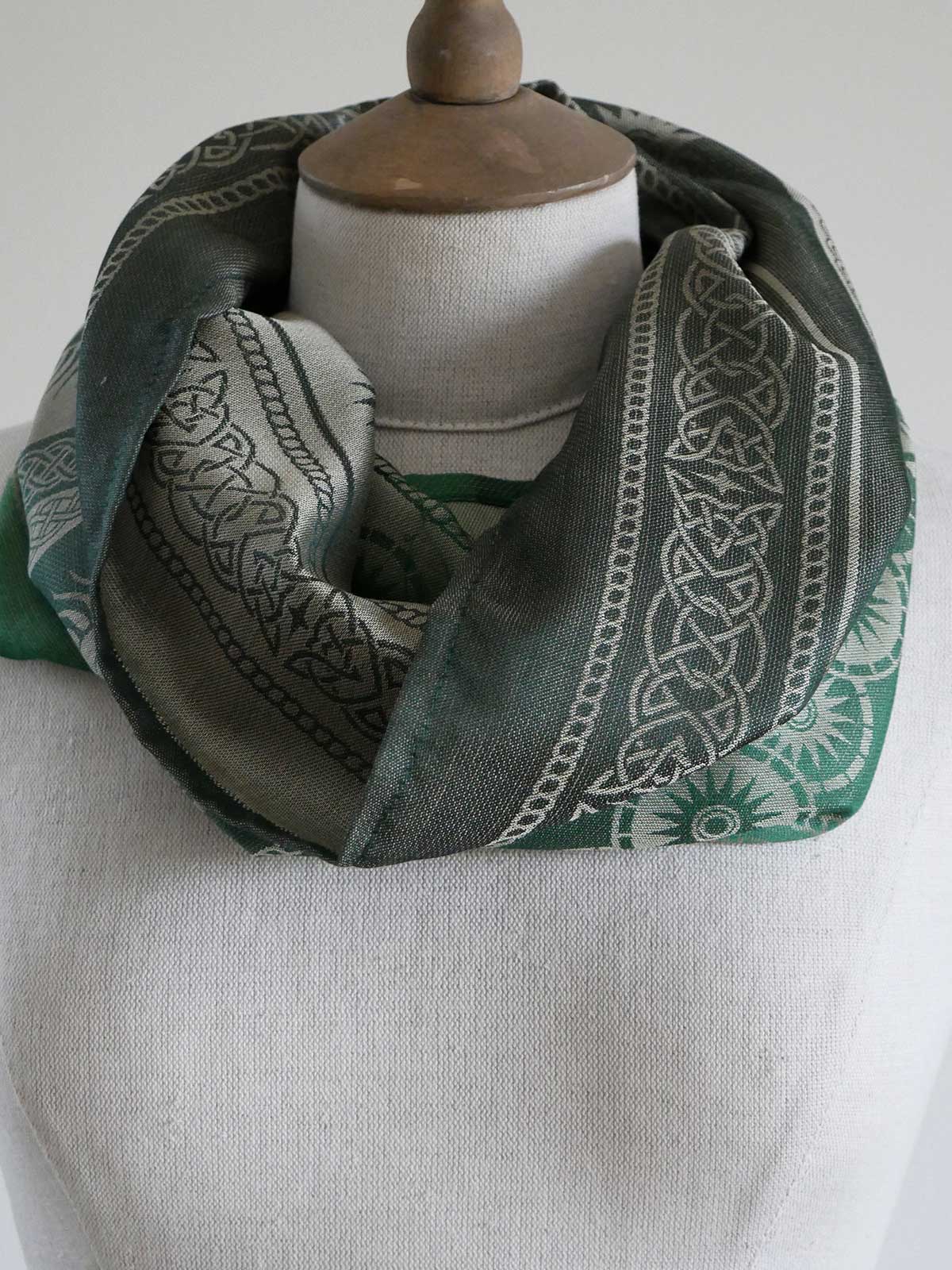 Rohan Verde Cowl